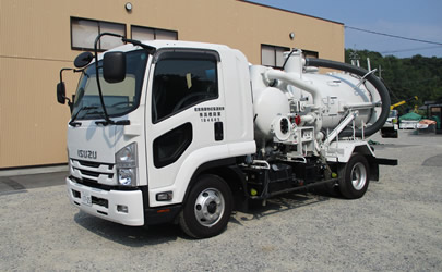 バキュームダンパー車（液状の廃棄物収集運搬車）