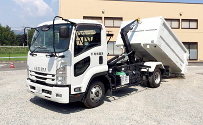 着脱式コンテナ車（固形状の廃棄物収集運搬車）